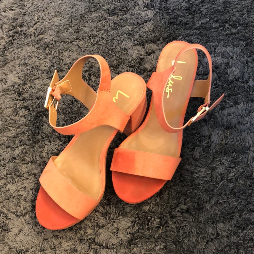 Coral pink Lulu’s heels